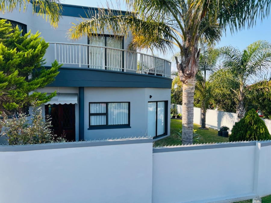 8 Bedroom Property for Sale in Rooi Rivier Rif Western Cape
